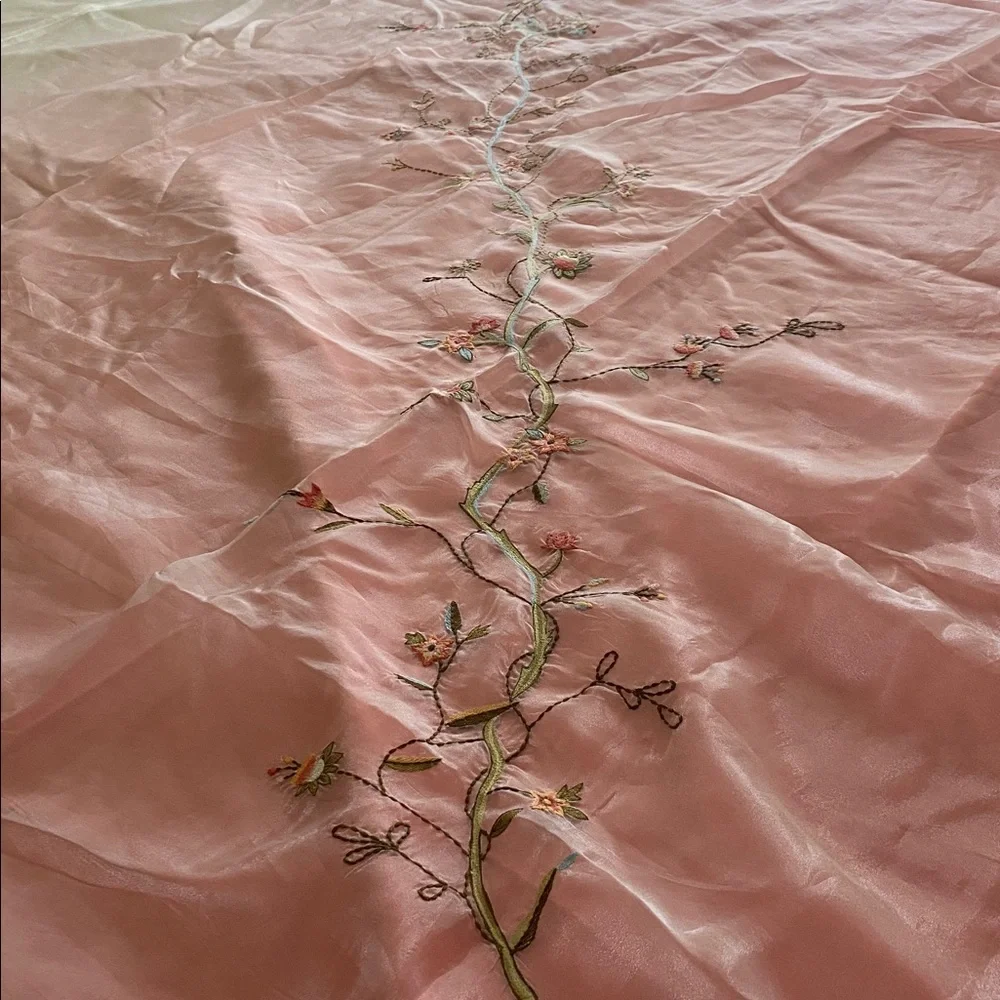 VTG King Embroidered Duvet with Mesh Overlay house beautiful‎